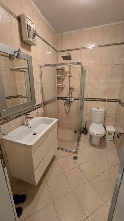 Ish-Blloku Shitet Apartament 2+1+2