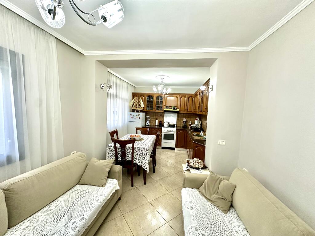 Shitet apartament 2+1 në Elbasan