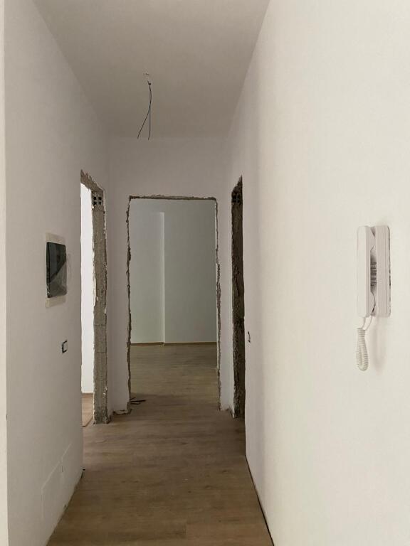 Shitet Apartament 2+1+2poste parkimi📍Xheluks, rruga Elbasanit