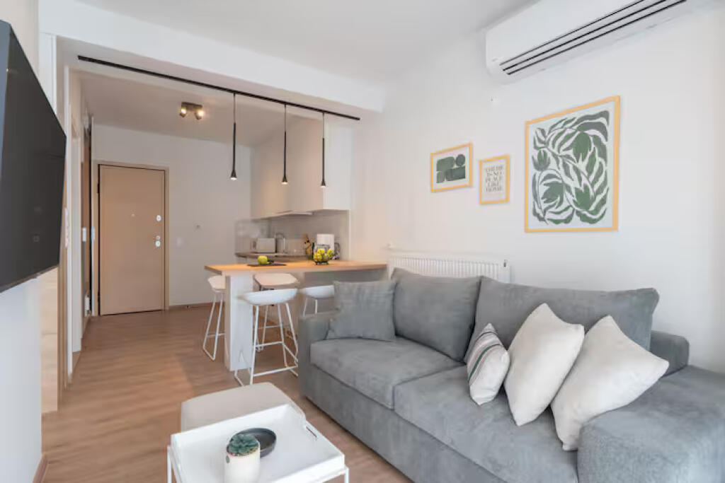 Apartment for rent 1+1 at Bulevardi Zogu i Pare (ID B2101304) Tirana