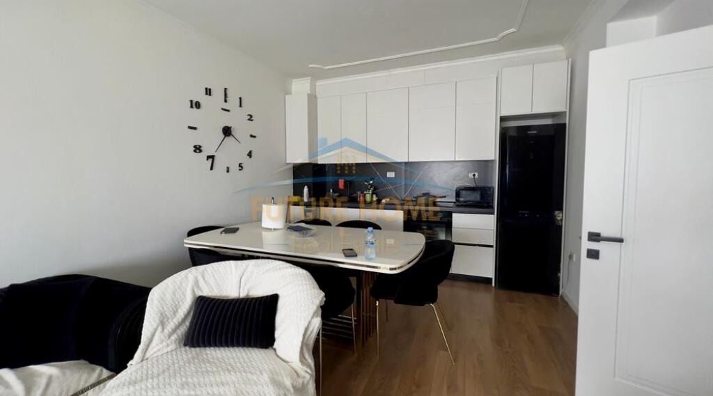 Shitet, Apartament 2+1, Porcelan, Tirane.