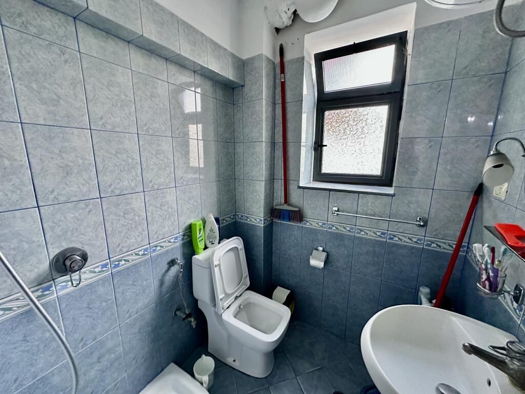 Shitet apartament 2+1 në Elbasan