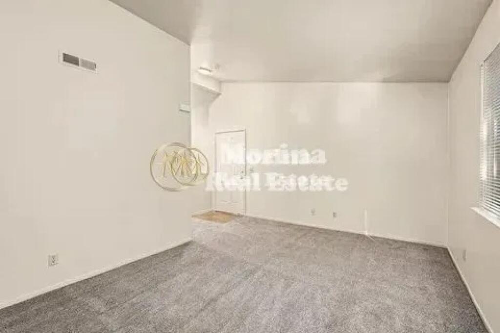 Qera, Ambjent biznesi, Rruga 5 Maj, 450 euro/muaj
