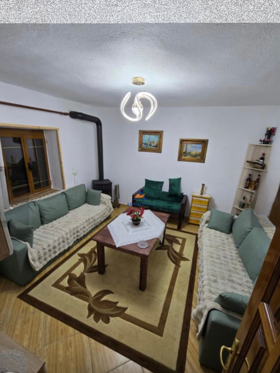 VENDESI CASA PRIVATA INSIEME A TERRENO +OPPORTUNITÀ HOTEL 3 PIANI “VOSKOPOJ” 175.000 EURO