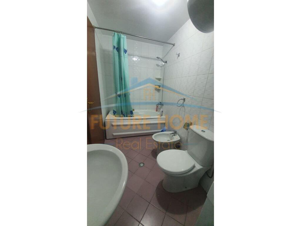 JEPET ME QERA APARTAMENT 2+1 TEK RRUGA BARRIKADAVE