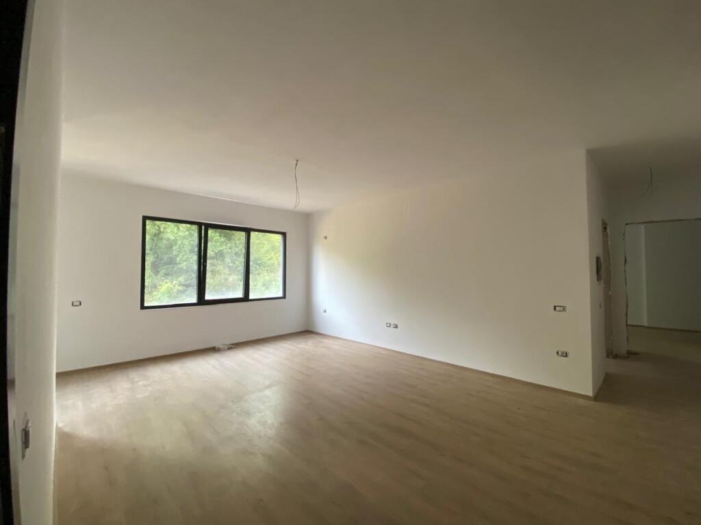 Shitet Apartament 2+1+2poste parkimi📍Xheluks, rruga Elbasanit
