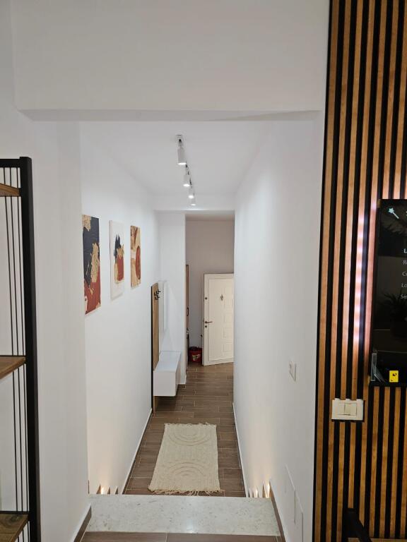 🏡 Jepet me qira apartament 1+1 📍 Vendndodhja: Tek Inxhinieria e Ndërtimit