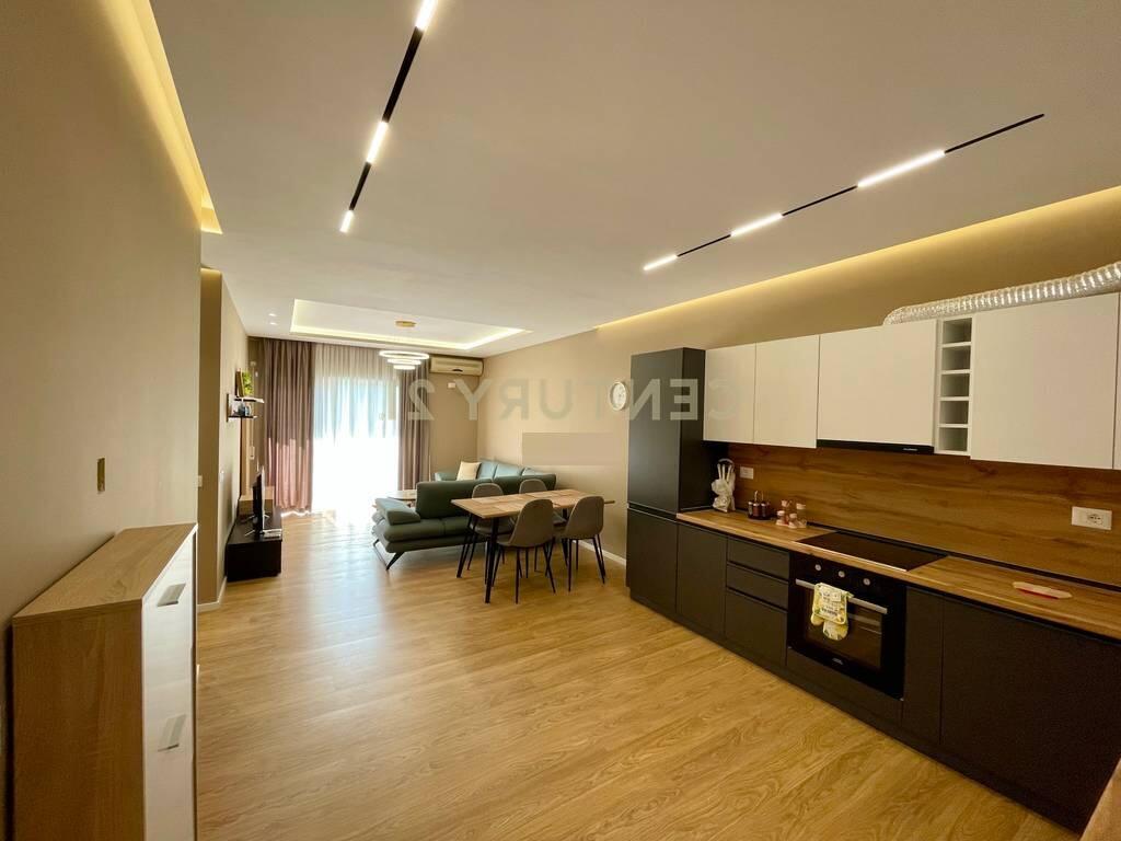 APARTAMENT ME QIRA 2+1+2 TE KOPSHTI BOTANIK