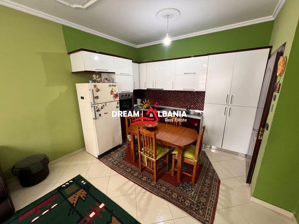 Apartament 2+1 i mobiluar ne shitje ne Vasil Shanto prane shkolles “Vasil Shanto” ne Tirane (ID 4129544)