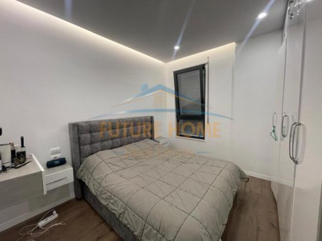 Shitet, Apartament 2+1+2, Kinostudio, Tiranë.