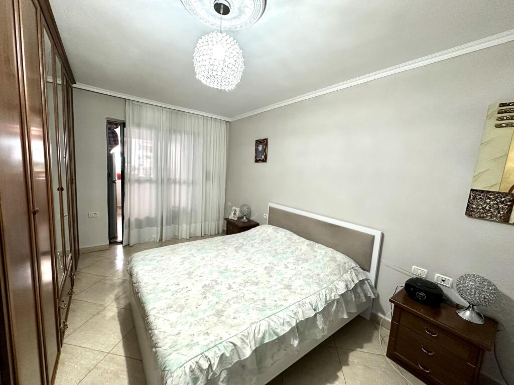 Shitet apartament 2+1 në Elbasan