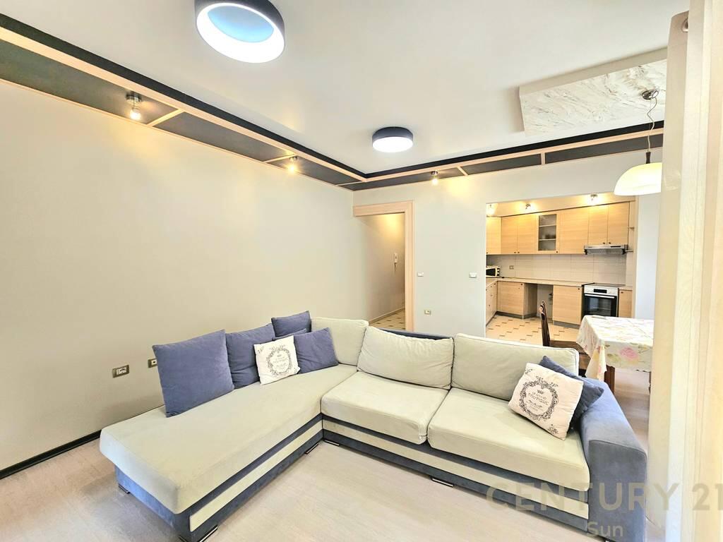 APARTAMENT 2+1 PER QIRA NE UNAZEN E RE