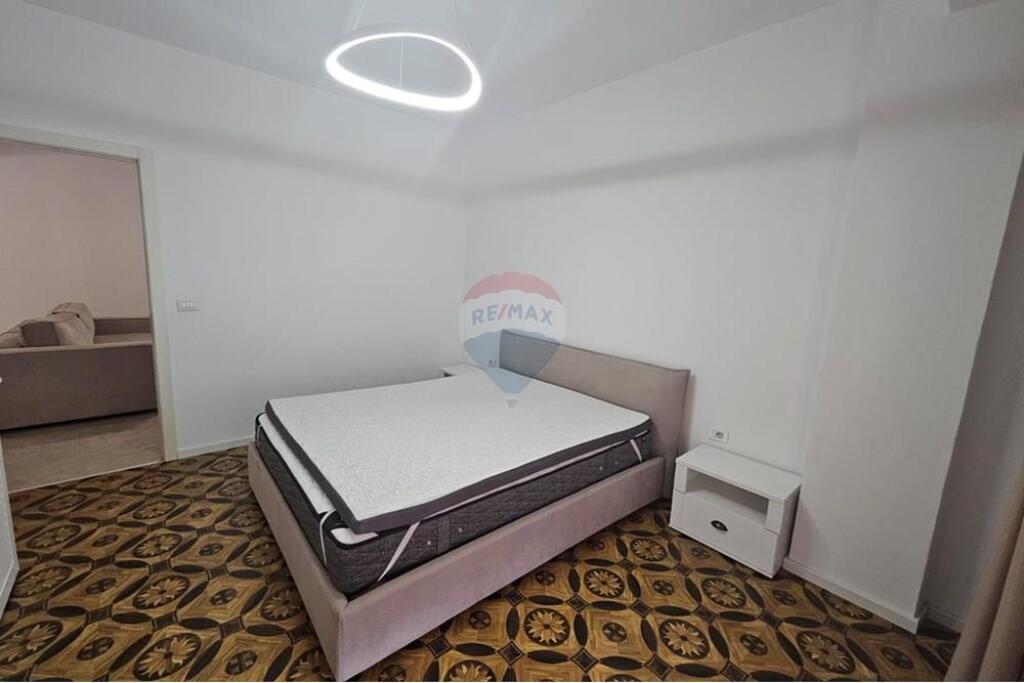 Tregu Çam, Tirane,Apartament 1+1 per qira!
