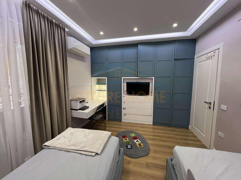 Shitet , Apartament 3+1+2 , Unaza e Re