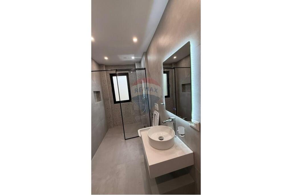 Apartment (2+1+2) plus parking space for rent is offered