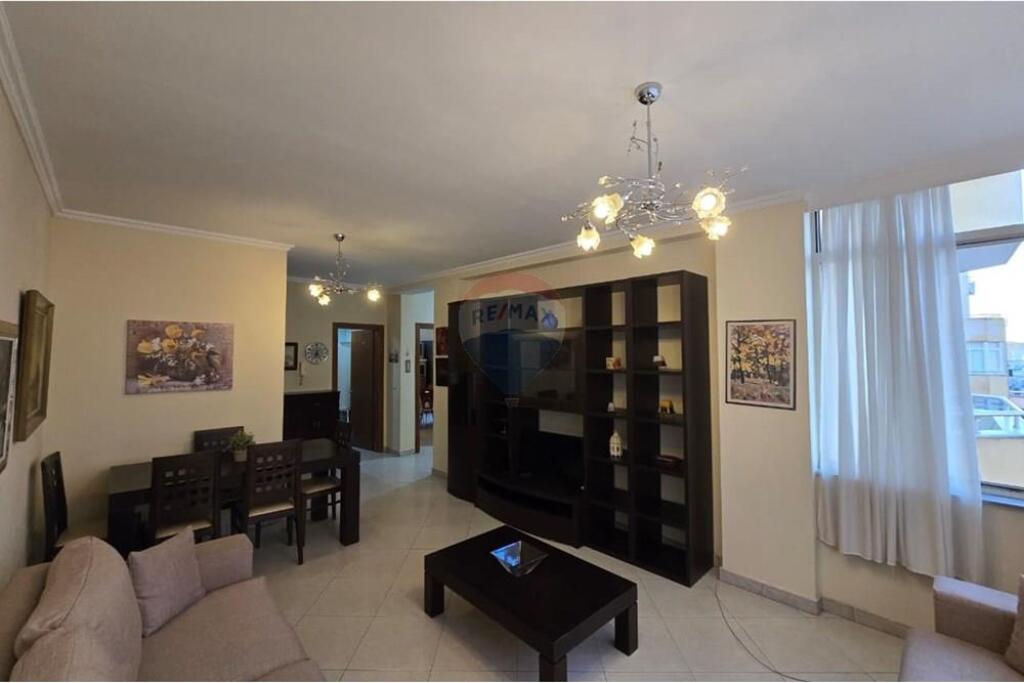 Apartament me qira 3+1+2 Komuna Parisit