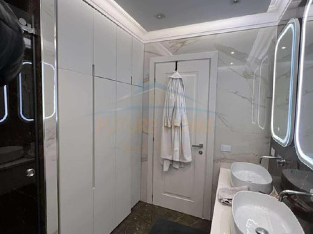 Shitet , Apartament 3+1+2 , Unaza e Re