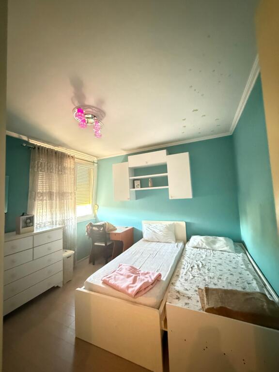 Apartament 2+1 per qera ish ekspozita