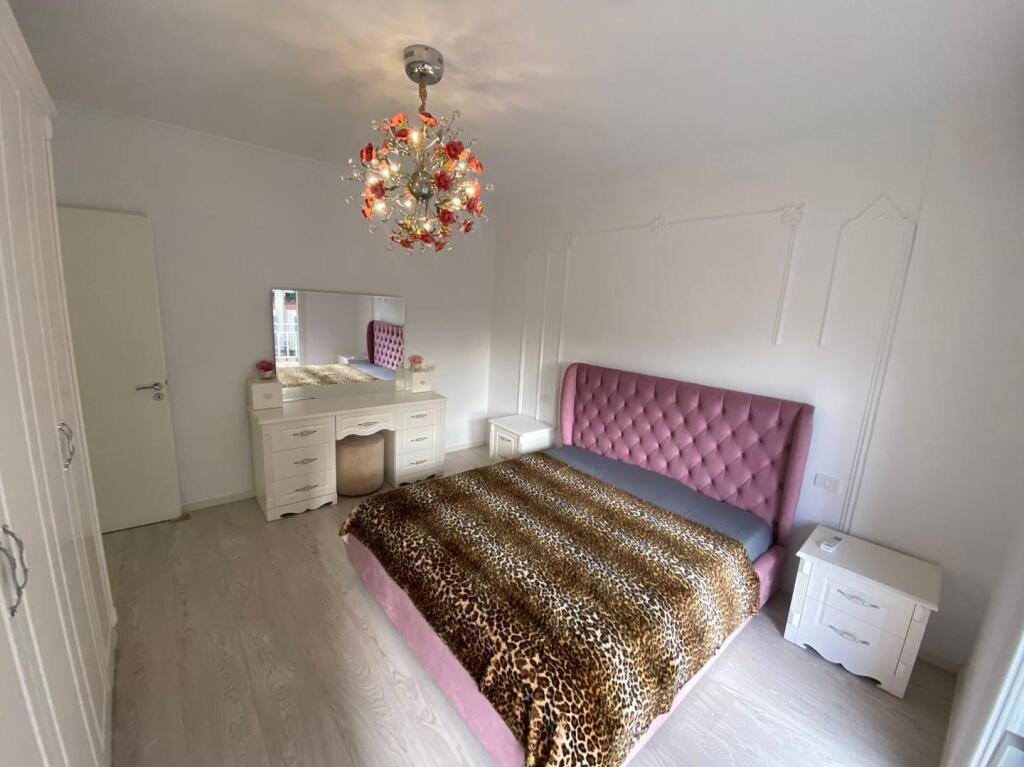 🏡 Jepet me qira apartament luksoz 3+1+2 në Rrugën e Elbasanit
