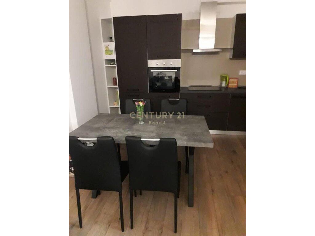 FOLEJA E GJELBER, APARTMENT 1+1+1 WITH PARKING FOR RENT
