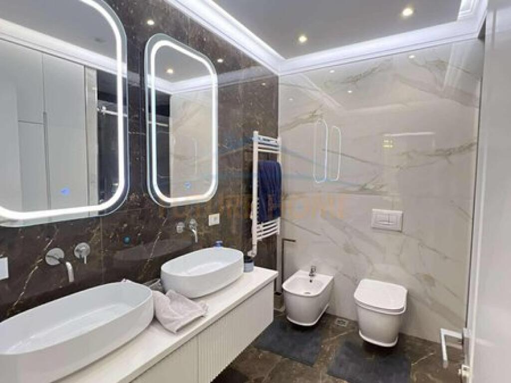 Shitet , Apartament 3+1+2 , Unaza e Re