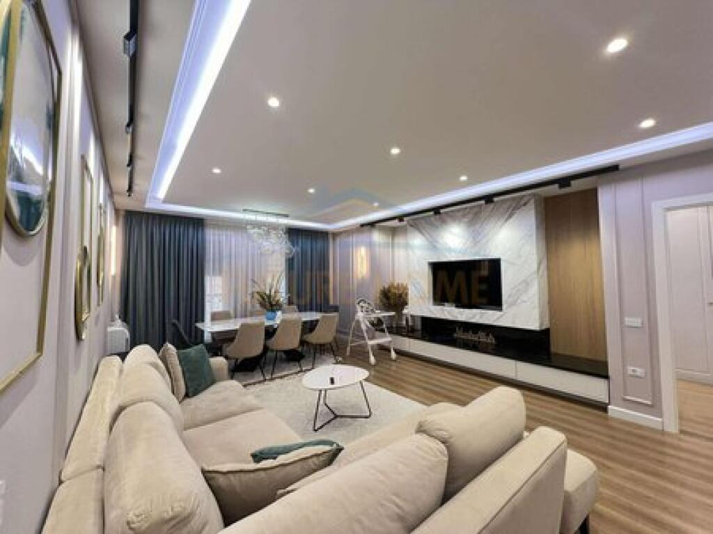 Shitet , Apartament 3+1+2 , Unaza e Re
