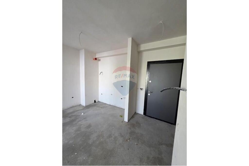 SHITET APARTAMENT 1+1 PRANË SPITALIT AMERIKAN 2