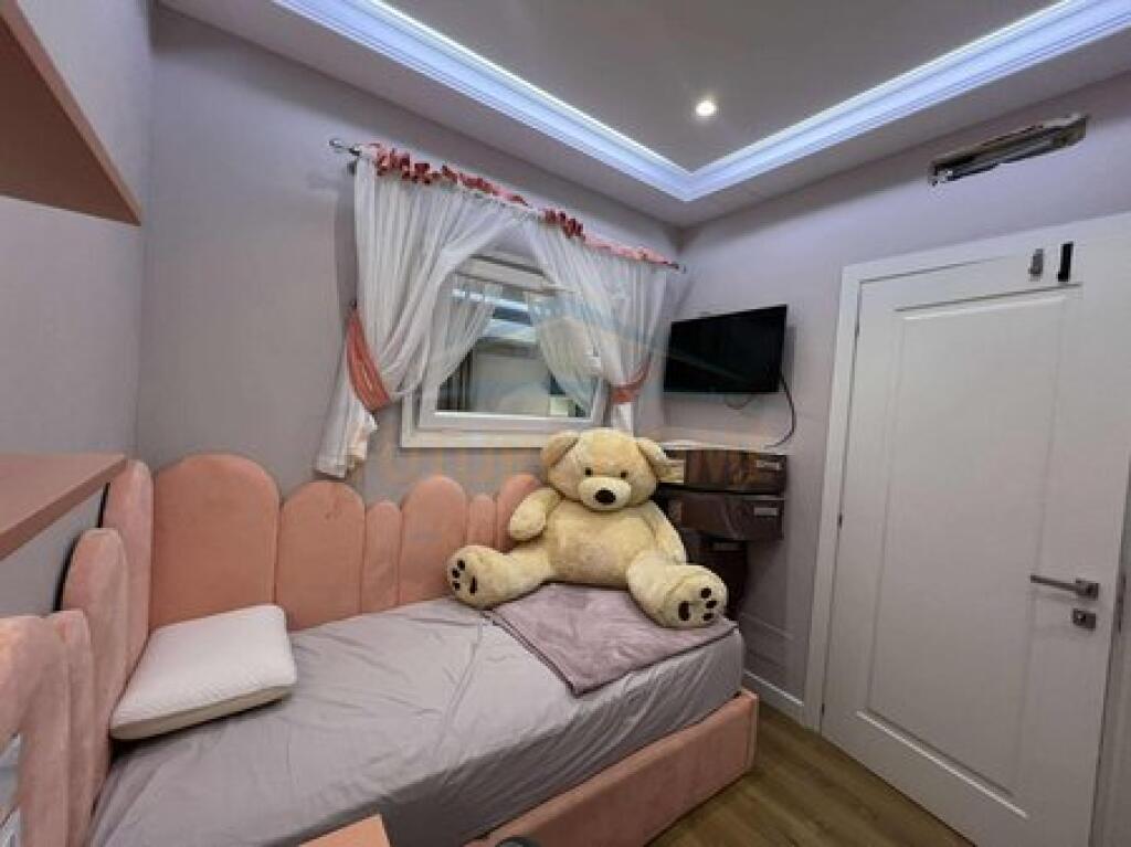 Shitet , Apartament 3+1+2 , Unaza e Re