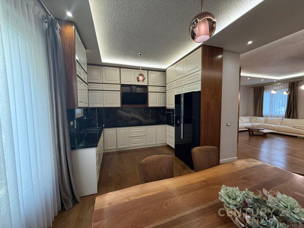 APARTAMENT ME QIRA 3+1+2+2 POSTE PARKIMI,TEK SECRET GARDEN!