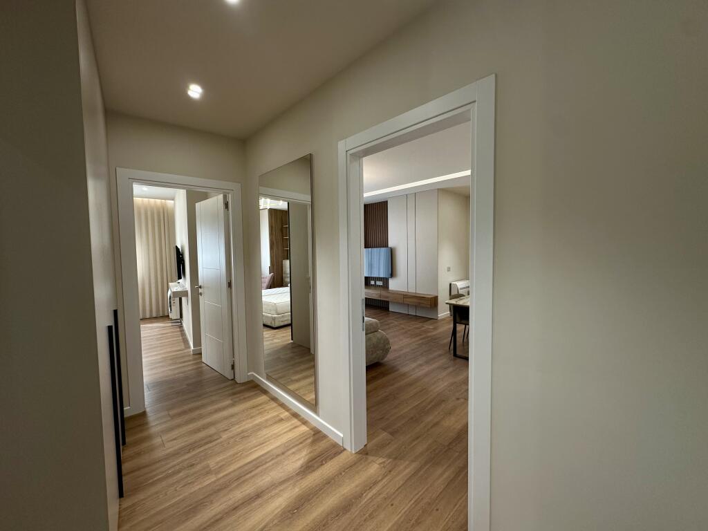 Apartament 1+1 Me Qira në Pazarin e Ri, Tiranë + 1 Post Parkimi