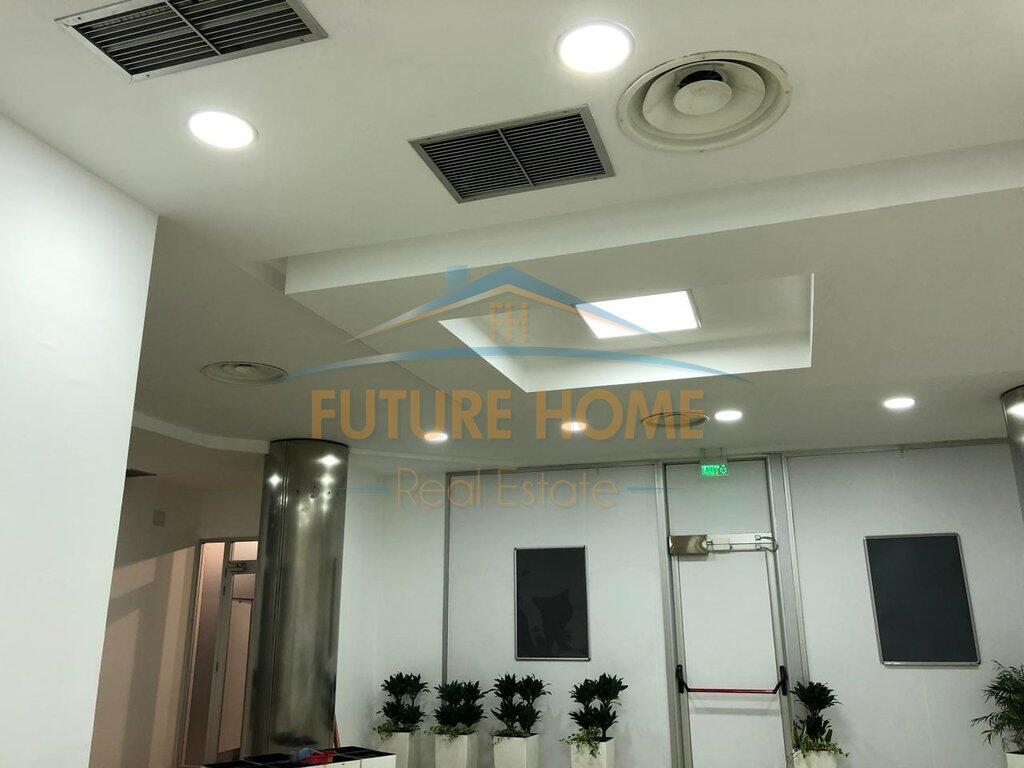 We have office space for rent located in Bllok.