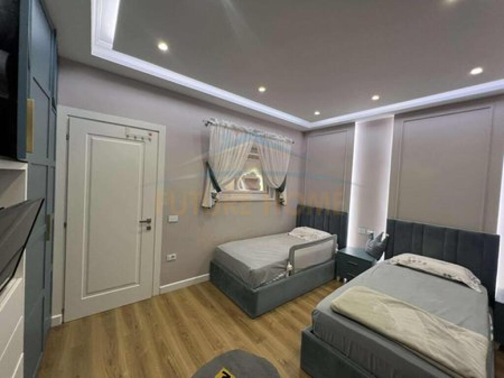 Shitet , Apartament 3+1+2 , Unaza e Re