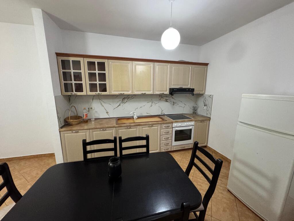 Jepet me qera Apartament 2+1  Adresa : Astir  E mobiluar  Kati 7  Cmimi 55,000 lek i diskutueshem