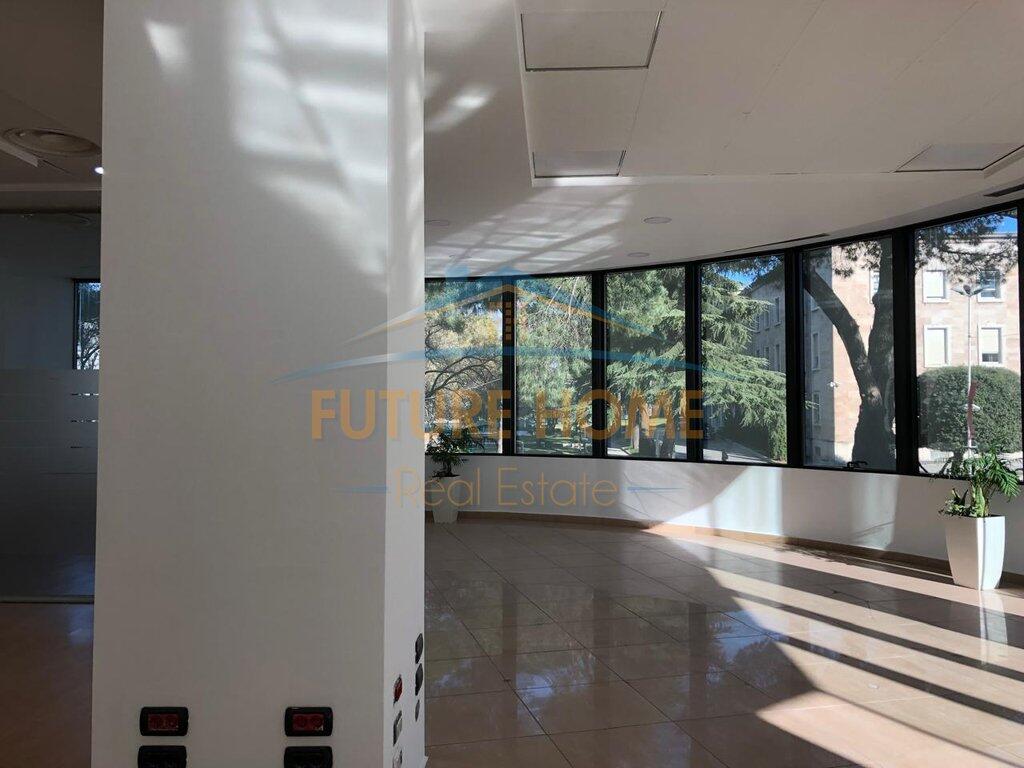 We have office space for rent located in Bllok.