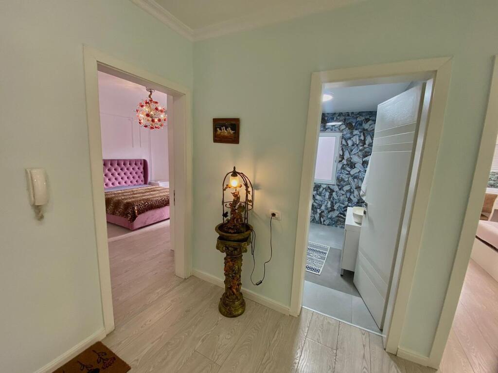 🏡 Jepet me qira apartament luksoz 3+1+2 në Rrugën e Elbasanit