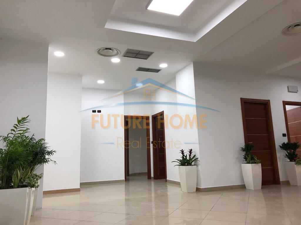 We have office space for rent located in Bllok.