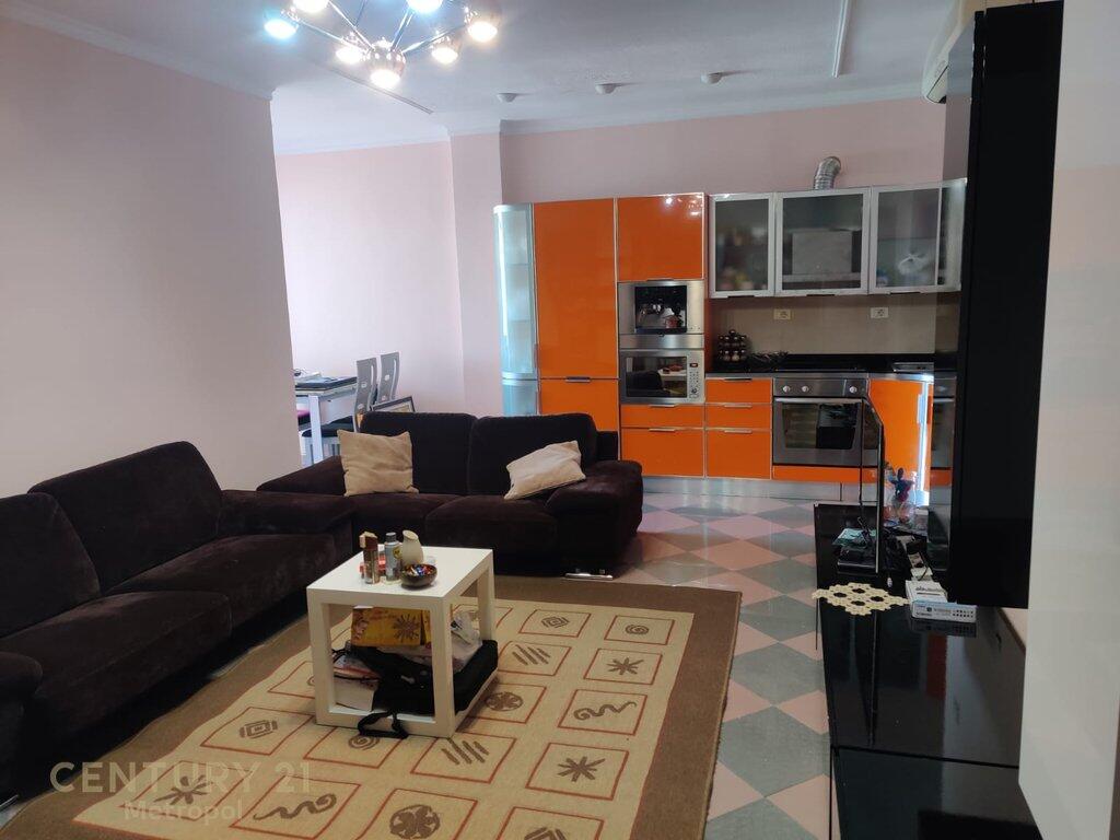 Apartament 2+1 per qira ne bllok!