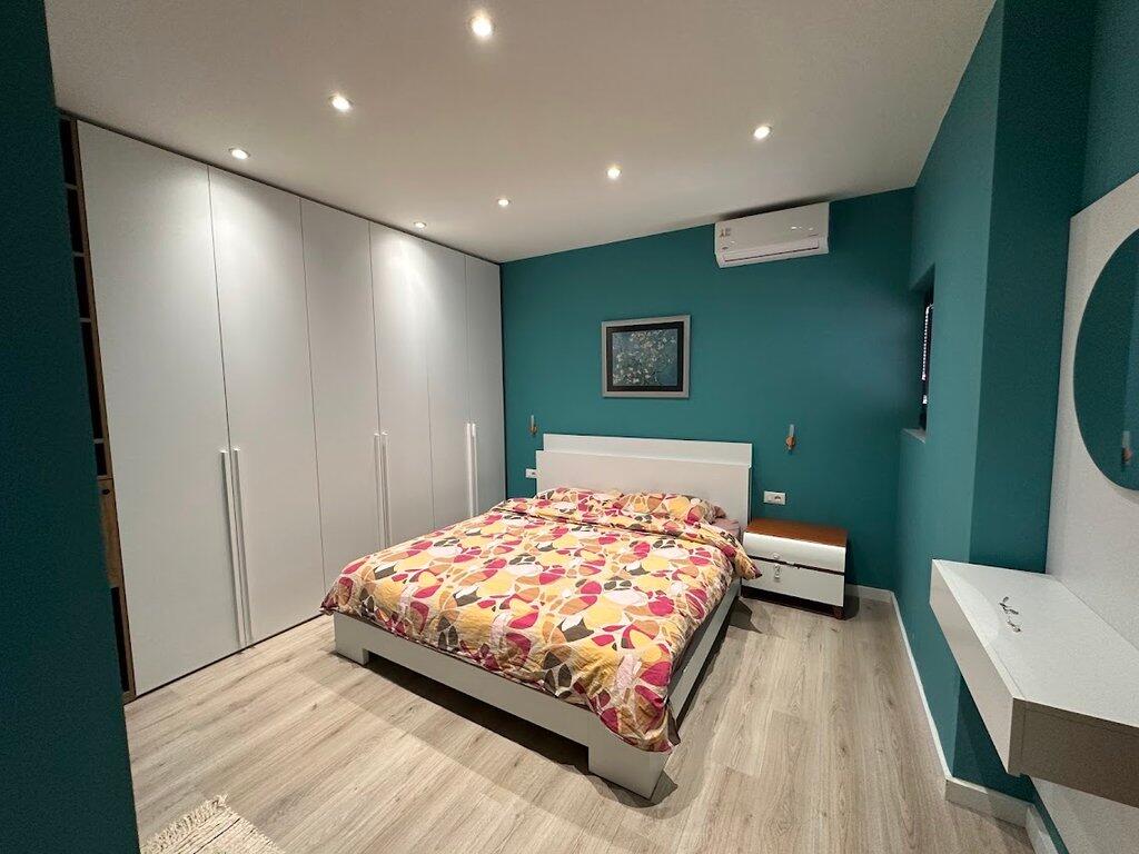 JEPET ME QIRA APARTAMENT 2+1+2 + POST PARKIMI NE QENDER TE TIRANES !
