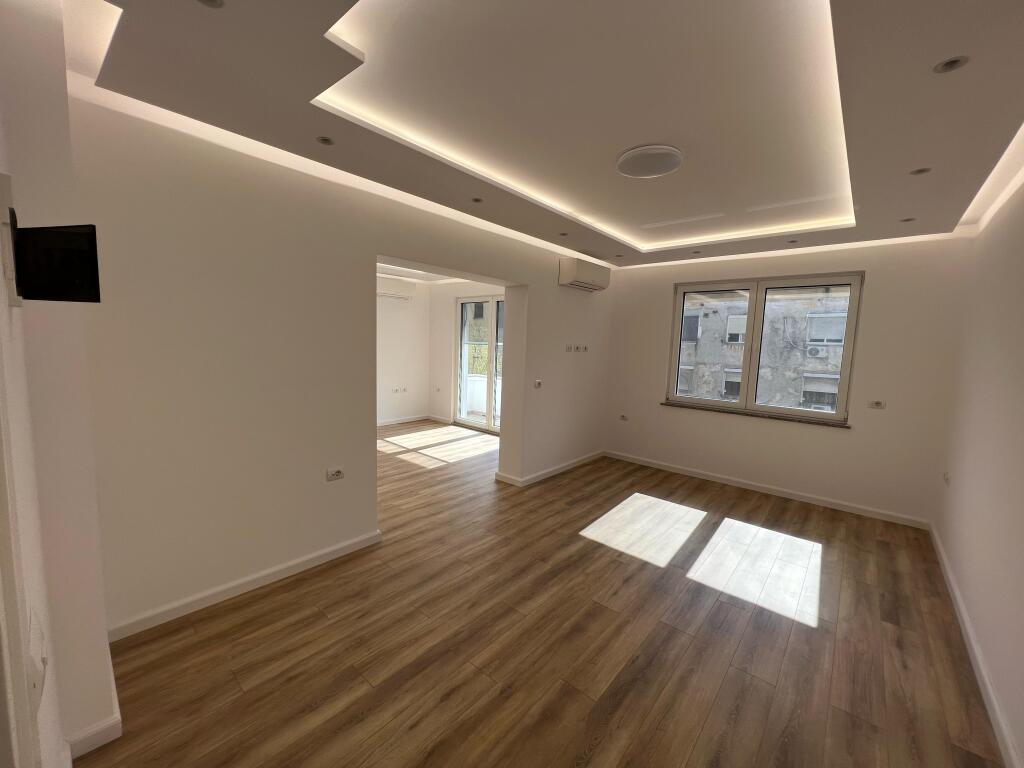 📣 QERA Apartament 2+1 📍 Prane Kafe Flores , Qender Tirane 💶 Cmimi 900€
