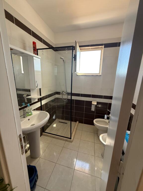 jepet me qera apartament ne plepa me pamje nga deti