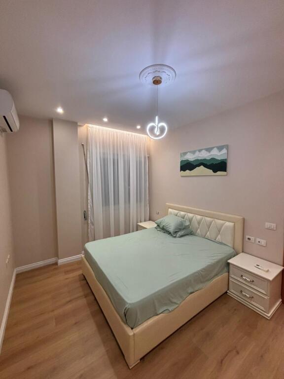 Apartment I sapo mobiluar perballe delijorgjit me qera 1+1