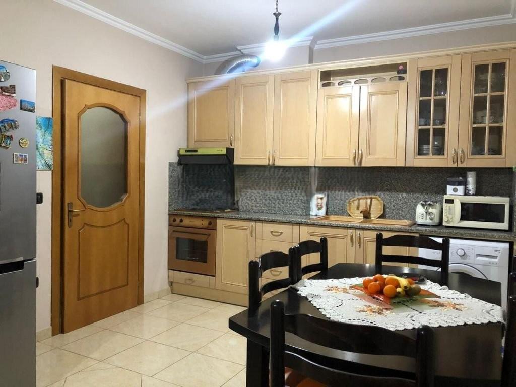 JEPET ME QIRA APARTAMENT 1+1 TE KOMUNA E PARISIT! 550 € /Muaj