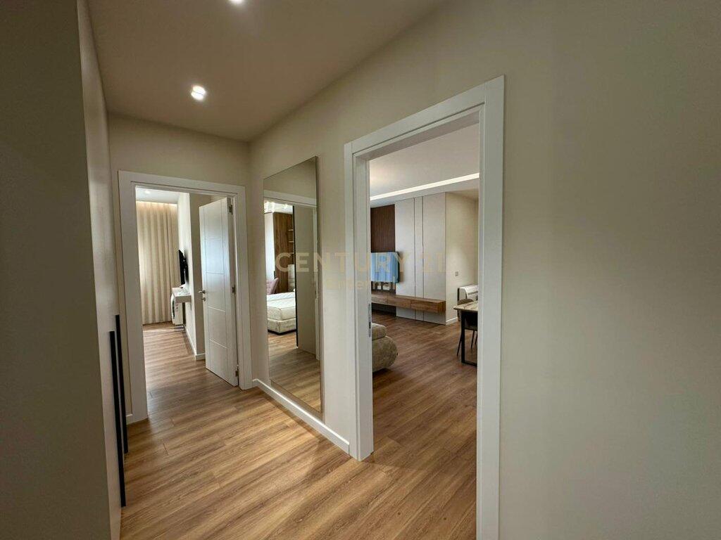 Apartament 1+1 Me Qira në Pazarin e Ri, Tiranë + 1 Post Parkimi