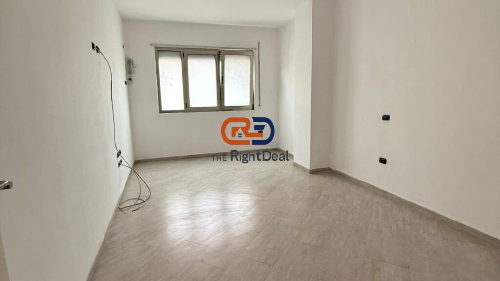 Ne Durres, Shitet Apartament 2+1+2, Me Planimetri Te Rregullt, Shume Prane Qendres!!