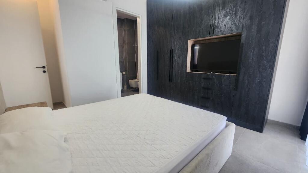 Apartament për qera 2+1+2+post parkimi – Liqeni i Thatë