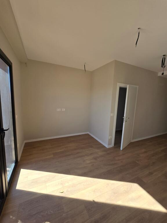 📌Jepet me Qira – Ambient Zyre në Garden Building, Tiranë