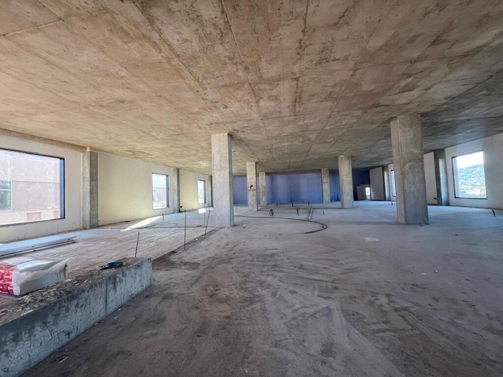 BUSINESS PREMISES FOR RENT 810 M2 TEG 16,000 EURO