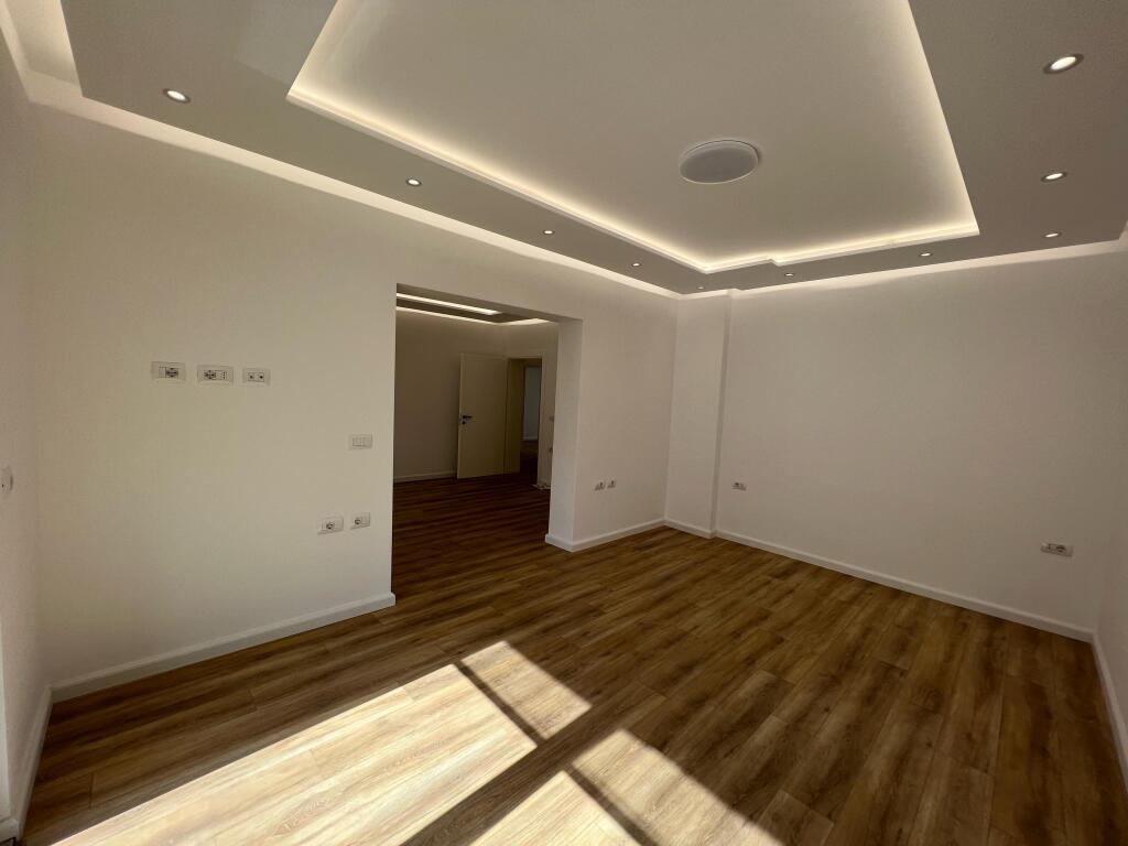 📣 QERA Apartament 2+1 📍 Prane Kafe Flores , Qender Tirane 💶 Cmimi 900€