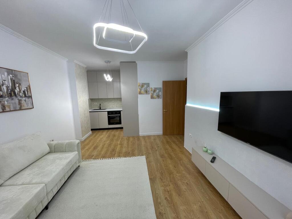 Shitet apartament 1+1 në Astir, pranë Bar Artistit!