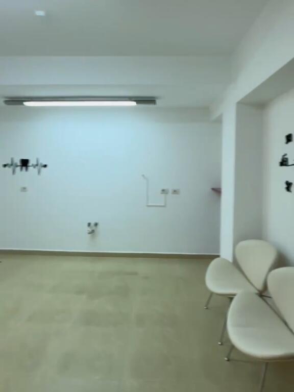 AMBIENT BIZNESI PER QERA PRANE STACIONIT TË TRENIT